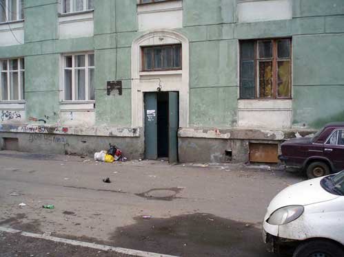 двор общежития в Железногорске
