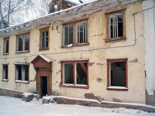 разрушенный дом в Железногорске